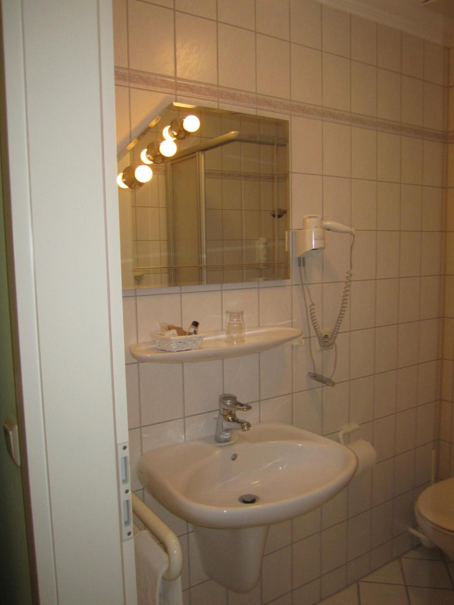 Utersum Gasthaus Knudsen מראה חיצוני תמונה