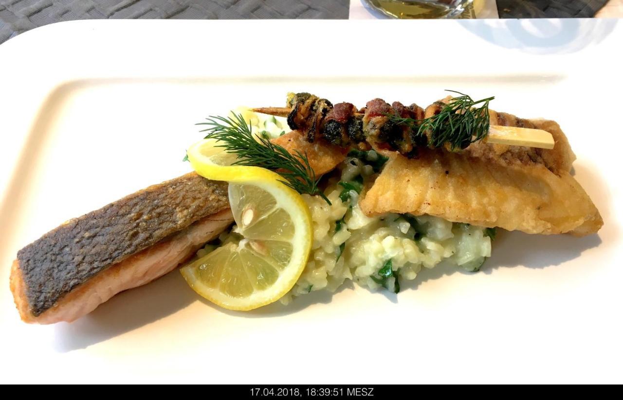 Utersum Gasthaus Knudsen מראה חיצוני תמונה